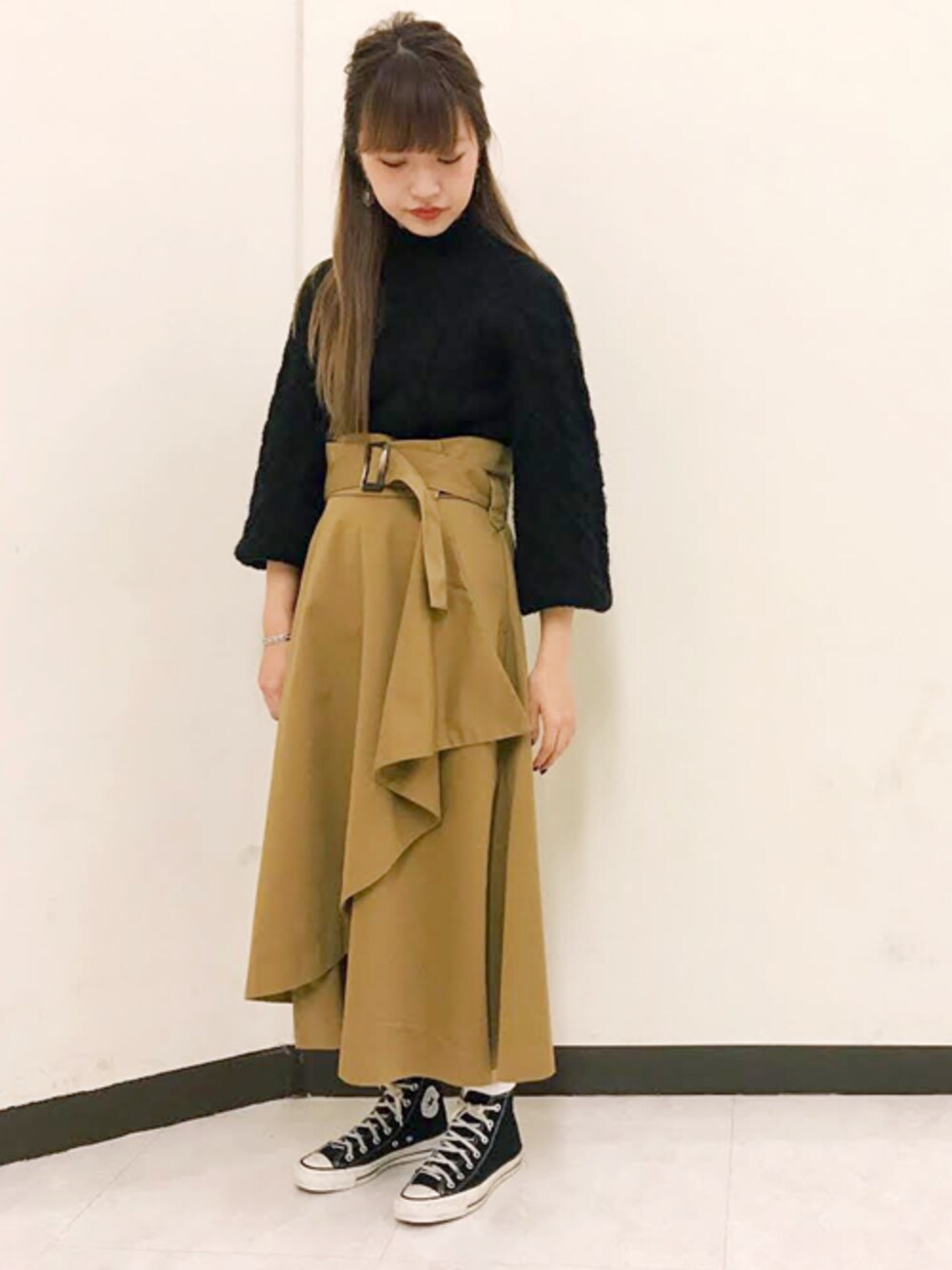 「ニット、Dickies、SHIPS、ディッキーズ(Dickies)、BLUESTORE」｜「DickiesのDickies×SHIPS BLUESTORE:別注ドレープスカート◇（スカート、イエロー系）」を使った、宮坂さん（レディース・164cm）の秋コーディネートの1枚目の写真