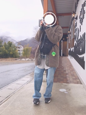 「UNIQLO（ユニクロ）のハイライズワイドストレートジーンズ（デニムパンツ）」を使った、りささん（レディース・165cm）の春コーディネート