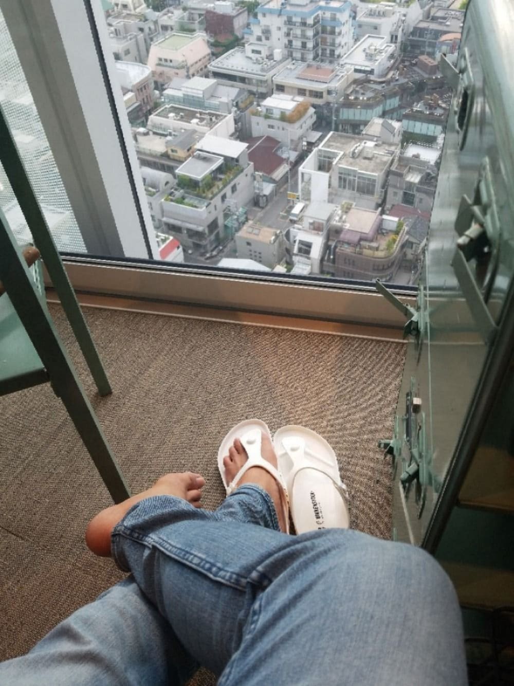 「birkenstock.com/jp」｜「BIRKENSTOCKのビルケンシュトック EVA（サンダル、ホワイト系）」を使った、KevinKimさん（メンズ・169cm）の夏コーディネートの1枚目の写真