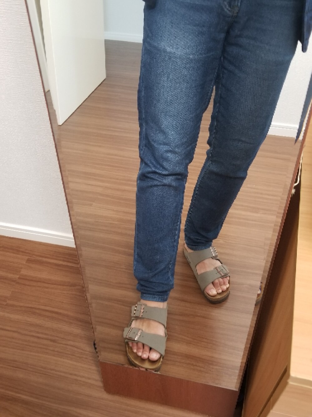 「birkenstock.com/jp」｜「BIRKENSTOCKのアイテム（サンダル、その他）」を使った、KevinKimさん（メンズ・170cm）の夏コーディネートの1枚目の写真