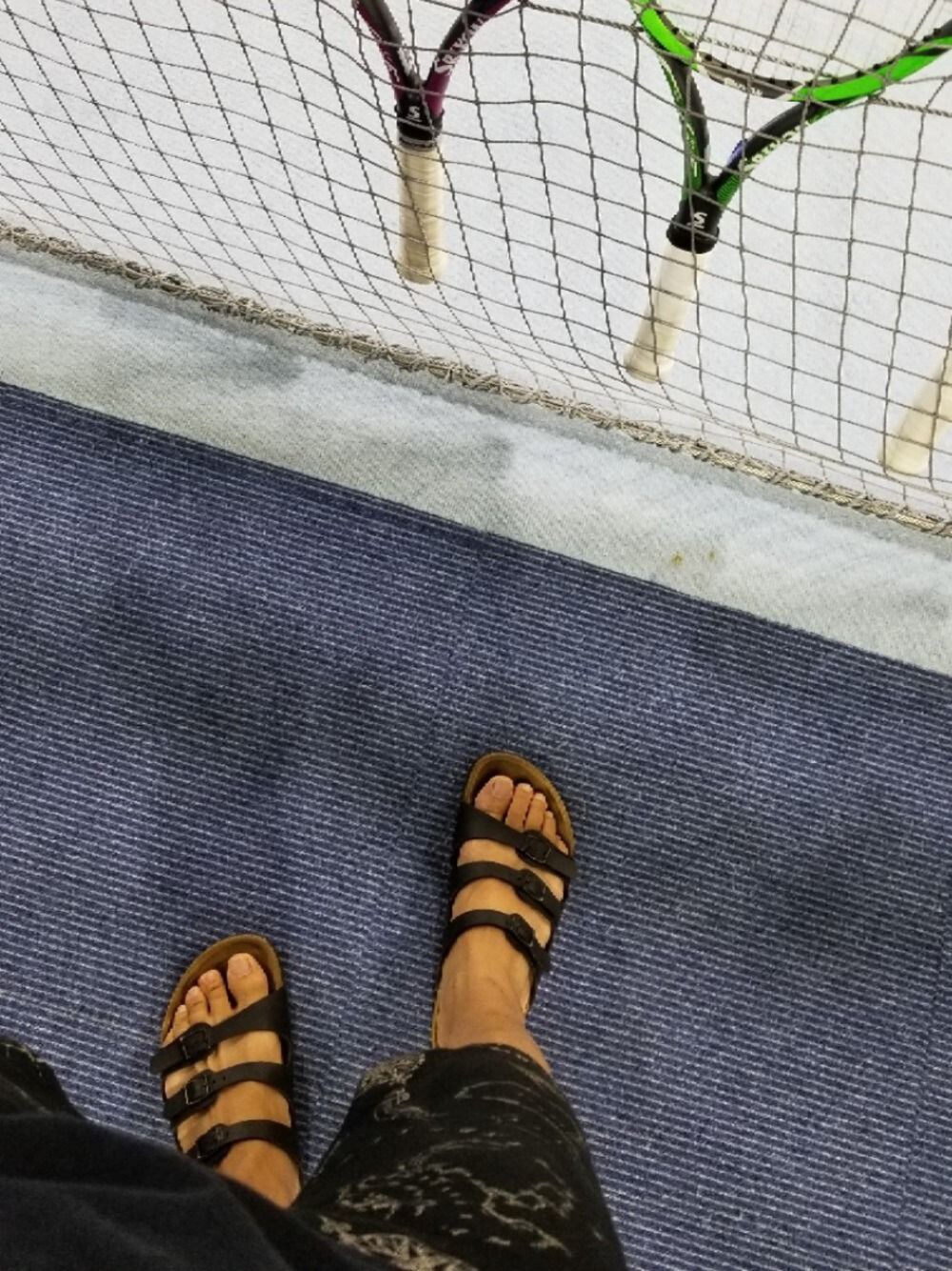 「birkenstock.com/jp」｜「BIRKENSTOCKのアイテム（サンダル、ブラック系）」を使った、KevinKimさん（メンズ・170cm）の夏コーディネートの1枚目の写真