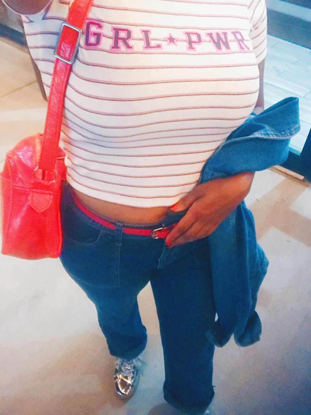 「70's、denim、ootd、streetstyle、stripe」｜「cotton onのアイテム（Tシャツ/カットソー、ピンク系）」を使った、Eluluさん（レディース・165cm）の夏コーディネートの1枚目の写真
