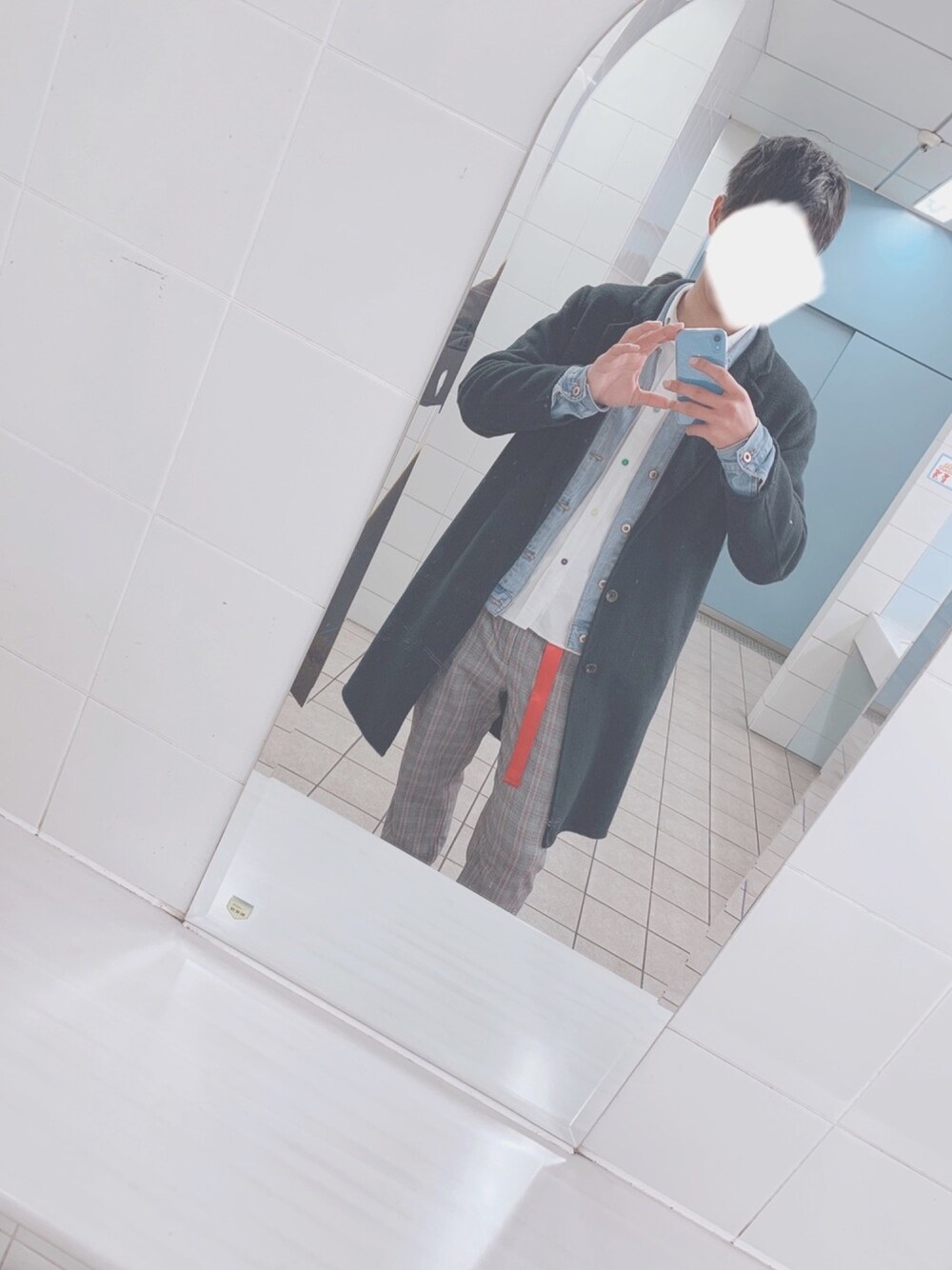 「大人カジュアル、シンプルコーデ」｜「SENSE OF PLACE by URBAN RESEARCHのアイテム（チェスターコート、グリーン系）」を使った、wysさん（メンズ・185cm）の春コーディネートの1枚目の写真