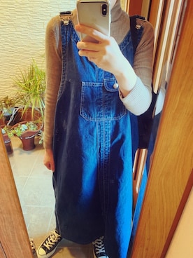 「チャックテイラー」｜「アイテム（ジャンパースカート）」を使った、AYA☺︎さん（レディース・158cm）の冬コーディネート