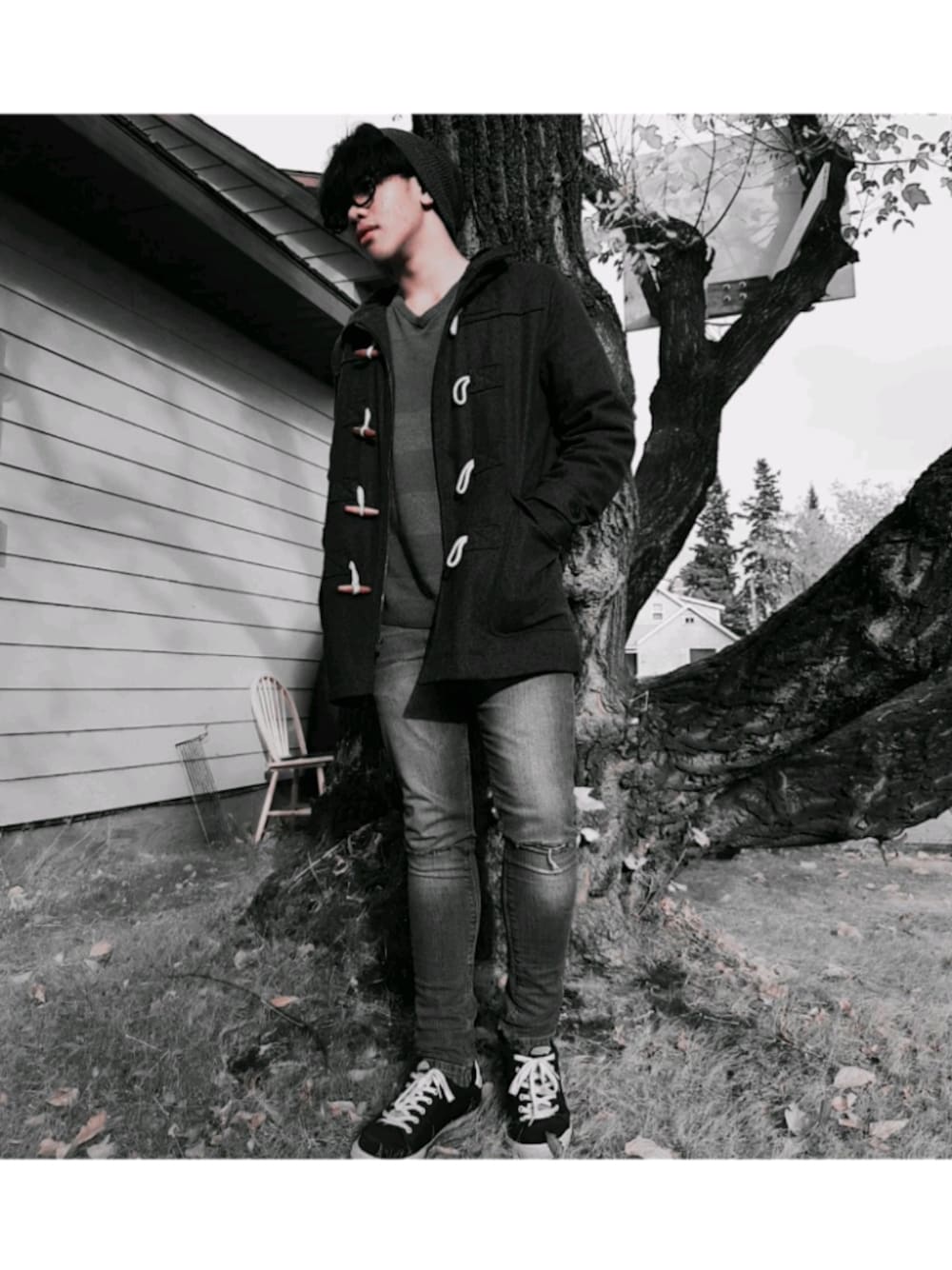 「airmax、fall」｜「GAPのアイテム（ダウンジャケット/コート、ブラック系）」を使った、Sean Hernandezさん（メンズ・178cm）の春コーディネートの1枚目の写真