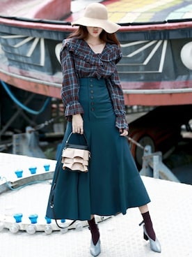 「DINT（ディント）のアイテム」を使った、DINTさん（レディース・172cm）の秋コーディネート