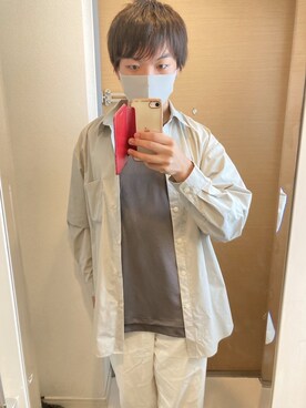 「GU（ジーユー）のアイテム（Tシャツ/カットソー、グレー系）」を使った、かなたさん（メンズ・163cm）の春コーディネート