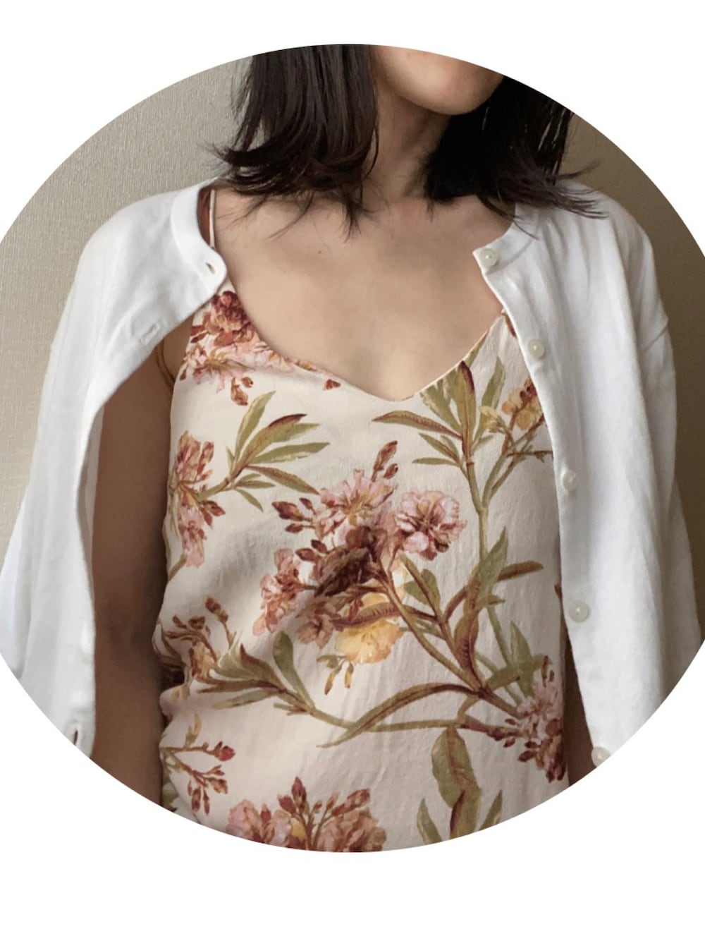 「プチプラ、花柄、ママコーデ、ママファッション、カーディガン」｜「H&Mのアイテム（キャミソール、その他）」を使った、winpriさん（レディース・162cm）の春コーディネートの1枚目の写真