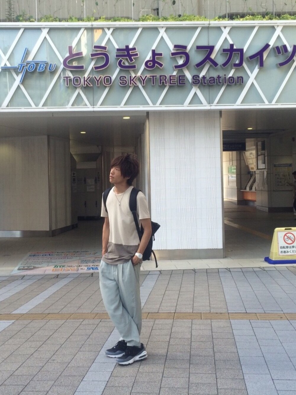 「リラックススタイル、スカイツリー、ootd」｜「STUDIOUSのアイテム（Tシャツ/カットソー、グリーン系）」を使った、Takao,Sさん（メンズ・175cm）の冬コーディネートの1枚目の写真