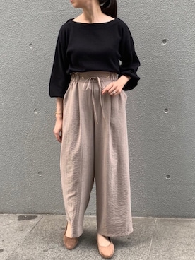 「LAVEANGE（ラビアンジェ）の〈2020AW〉起毛サテンワイドパンツ（その他パンツ、ベージュ系）」を使った、TOBIさん（レディース・163cm）の夏コーディネート