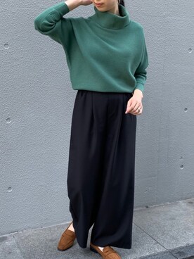 「LAVEANGE（ラビアンジェ）の〈2020AW〉リブ編みタートルプルオーバーニット（ニット/セーター、グリーン系）」を使った、TOBIさん（レディース・163cm）の秋コーディネート