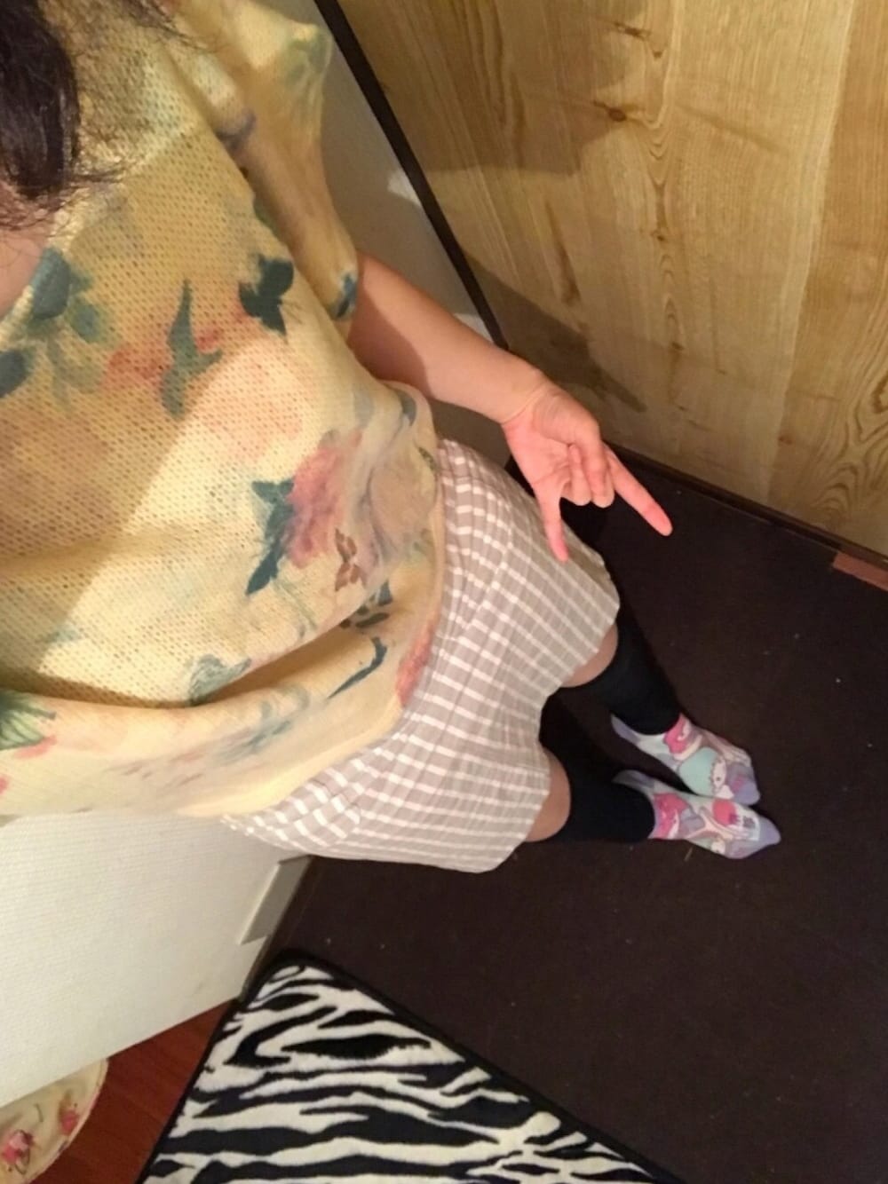 「事務の人、ラッキーカラーはオリーブ色、キキララ、福袋、福袋コーデ」｜「iS ScoLarのアイテム（ニット/セーター、ベージュ系）」を使った、🐸🐸たつきてぃー🧸さん（レディース・161cm）の春コーディネートの1枚目の写真