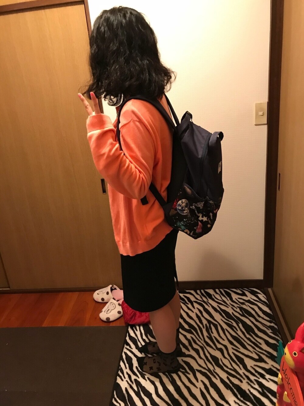 「ラッキーカラーはだいだい色、大人カジュアル、通勤コーデ、事務の人、VANS、スカラー(ScoLar)、H&M、ユニクロ」｜「ScoLarのアイテム（バックパック/リュック、ブルー系）」を使った、🐸🐸たつきてぃー🧸さん（レディース・161cm）の夏コーディネートの1枚目の写真