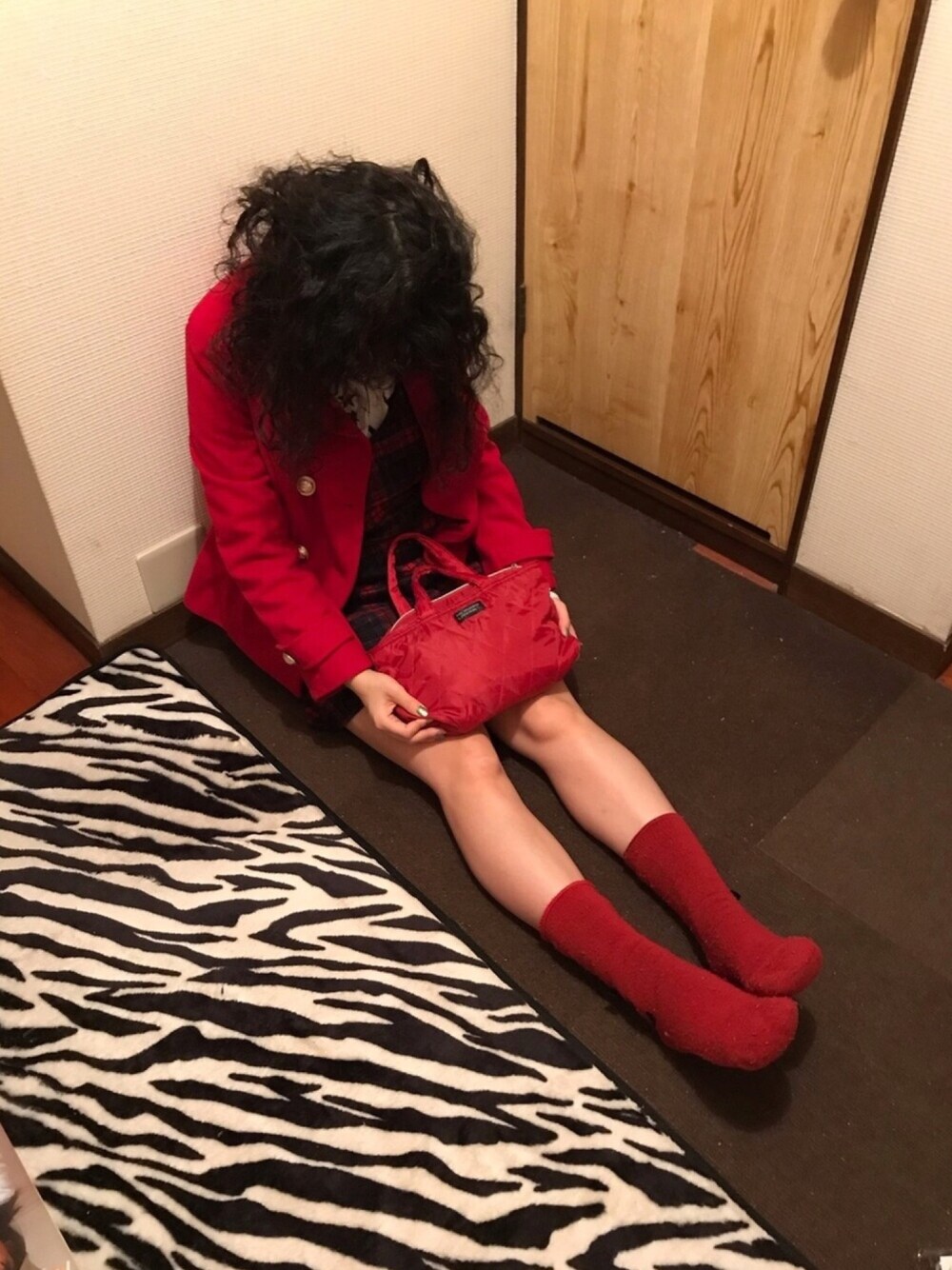 「メリーケロぼっちフェス🐸、2018マイベストコーデ、神フェス14クリスマスフェス、静電気きらーい、もふみ、事務の人の休日、絶賛腹痛いキャンペーン」｜「no brandのアイテム（ソックス/靴下、レッド系）」を使った、🐸🐸たつきてぃー🧸さん（レディース・161cm）の冬コーディネートの1枚目の写真