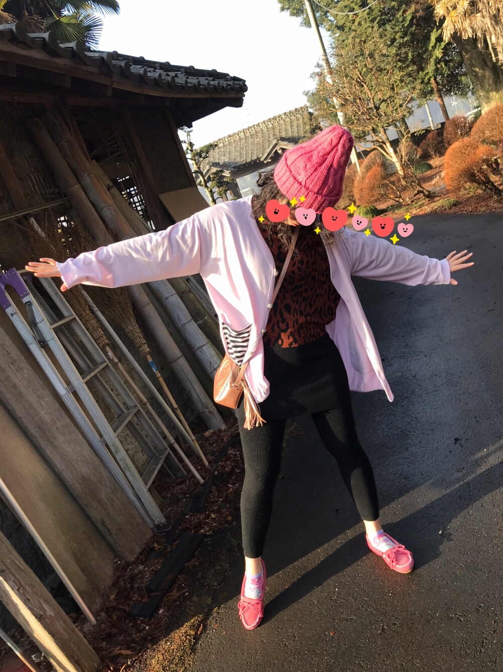 「レイヤードstyle、カジュアルコーデ、休日スタイル、事務の人の休日、ラッキーカラーはピンク、ピンクフェス5告知」｜「ANAPのレオパードドルマンミニワンピース（ワンピース、ブラウン系）」を使った、🐸🐸たつきてぃー🧸さん（レディース・161cm）の冬コーディネートの1枚目の写真