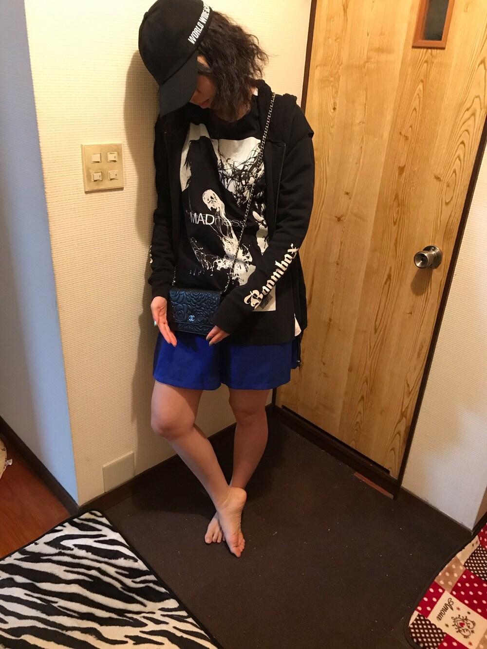 「ラッキーカラーは黒、ラッキーカラーはダークブルー、事務の人の休日、夏だ！Tシャツ着よう！、7月っ、梅雨(天パ強め)」｜「CHANELのアイテム（ウォレットチェーン、ブラック系）」を使った、🐸🐸たつきてぃー🧸さん（レディース・160cm）の夏コーディネートの1枚目の写真