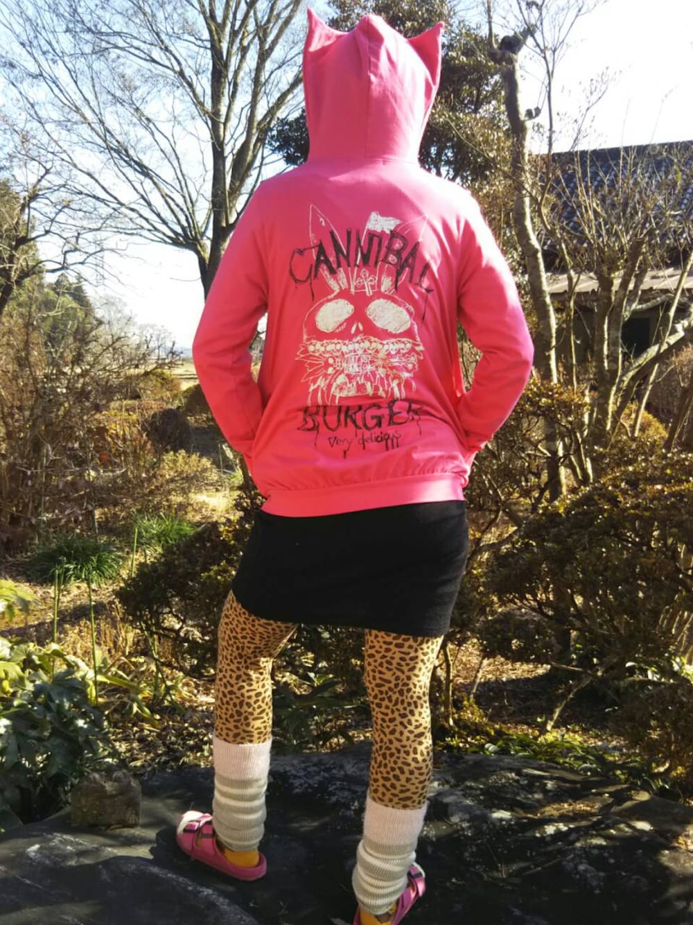 「ラッキーカラーはピンク、ラッキーカラーは茶色、1月っ、事務の人の休日、連休」｜「no brandのアイテム（Tシャツ/カットソー、ホワイト系）」を使った、🐸🐸たつきてぃー🧸さん（レディース・161cm）の冬コーディネートの1枚目の写真