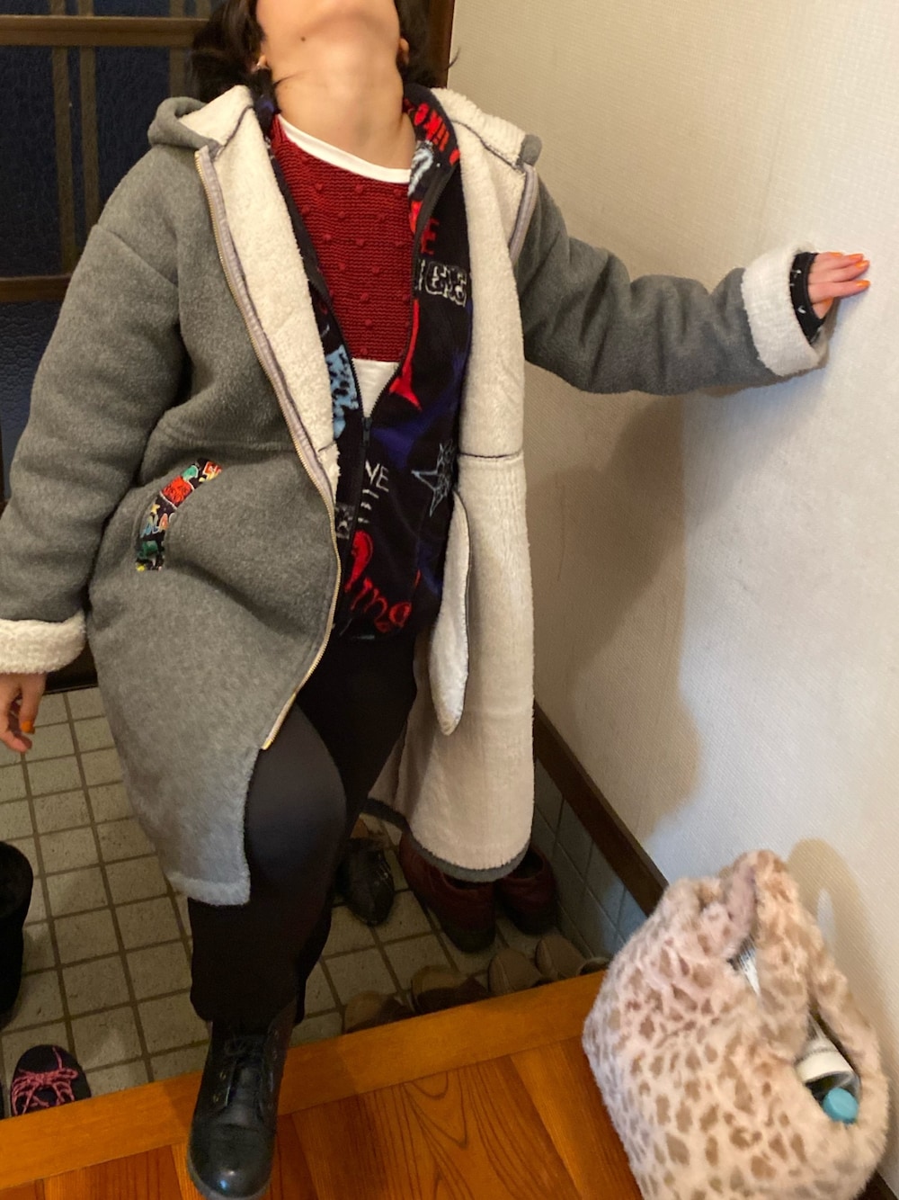 「ラッキーカラーは水色、ラッキーカラーは赤、2月っ、事務の人」｜「ScoLarのアイテム（ジャケット/アウター、グレー系）」を使った、🐸🐸たつきてぃー🧸さん（レディース・161cm）の冬コーディネートの1枚目の写真
