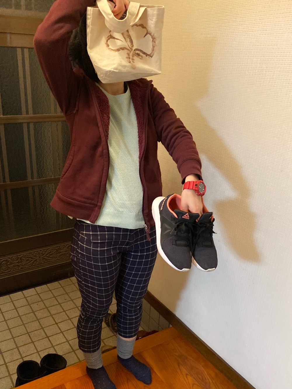「パステル映える春、リーボックラブ、事務の人、あたらしいやーつ、静電気きらーい」｜「G-SHOCKのG-SHOCK / ダブルLEDライト / GA-800-4AJF / Gショック（アナログ腕時計、レッド系）」を使った、🐸🐸たつきてぃー🧸さん（レディース・161cm）の春コーディネートの1枚目の写真