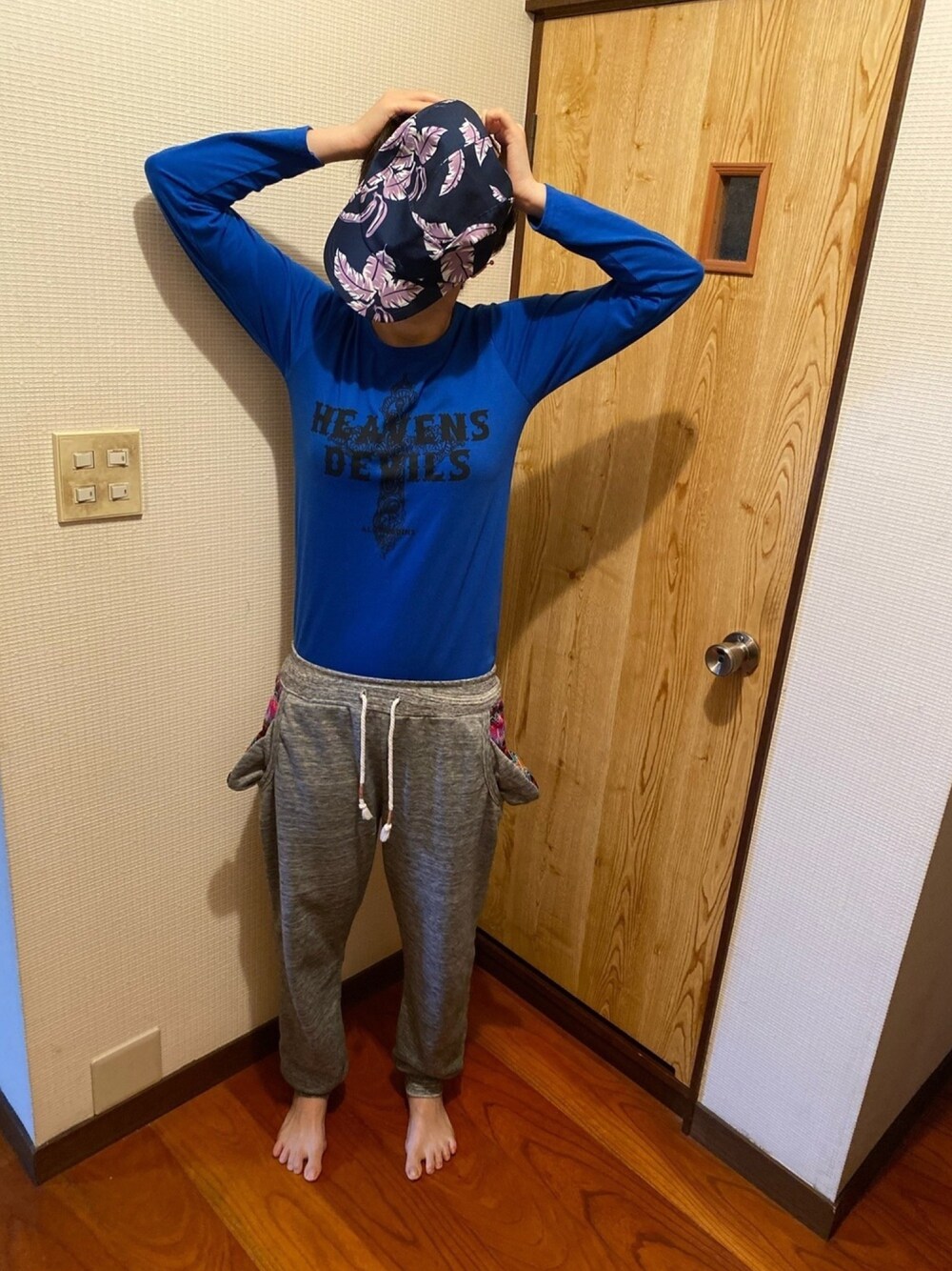 「おうちファッション、ステイホーム、ラッキーカラーは群青色、事務の人の休日、ごがつっ、春夏コーデ」｜「X-girlの【Zipper掲載】ALOHA CAP /アロハ柄/キャップ/帽子/夏/トレンド（キャップ、ブルー系）」を使った、🐸🐸たつきてぃー🧸さん（レディース・161cm）の春コーディネートの1枚目の写真