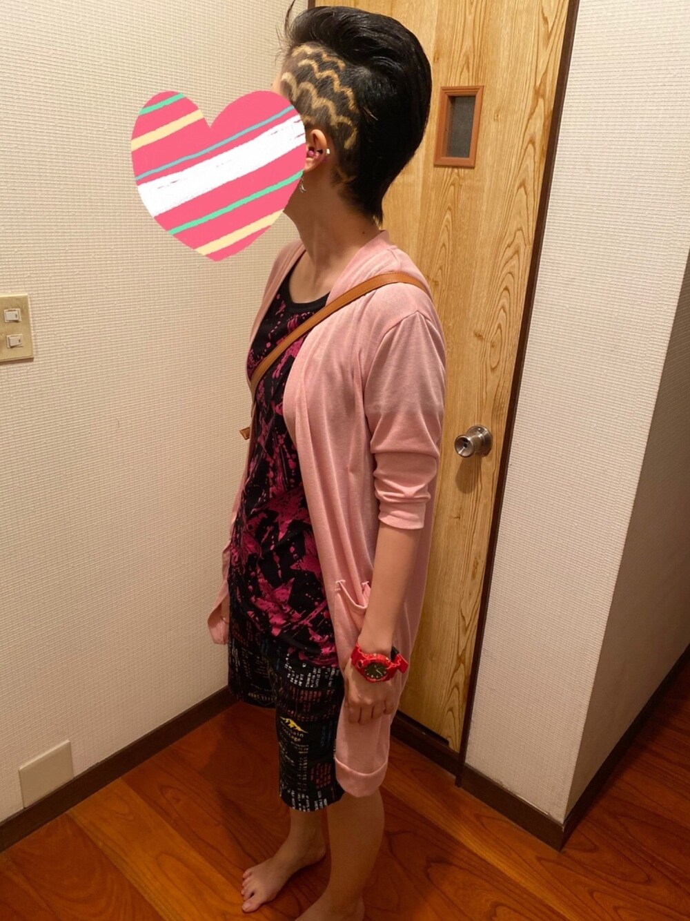 「ラッキーカラーは黒、あたらしいやーつ、床屋行ってきた、梅雨(天パ強め)、7月っ」｜「G-SHOCKのG-SHOCK / ダブルLEDライト / GA-800-4AJF / Gショック（アナログ腕時計、レッド系）」を使った、🐸🐸たつきてぃー🧸さん（レディース・161cm）の夏コーディネートの1枚目の写真