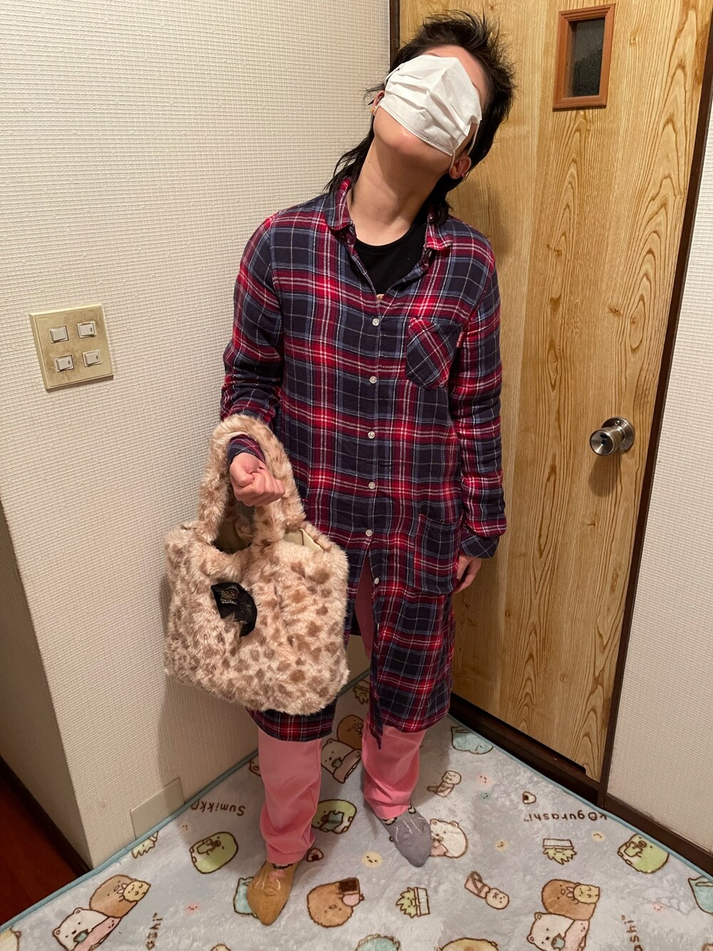 「事務の人の休日、主役はカラーパンツ、ラッキーカラーはパステルピンク、しがつ、4月っ、17日っ、土曜日のたつきてぃー」｜「X-girlのXGBS EASY PANTS（その他パンツ、ピンク系）」を使った、🐸🐸たつきてぃー🧸さん（レディース・163cm）の春コーディネートの1枚目の写真