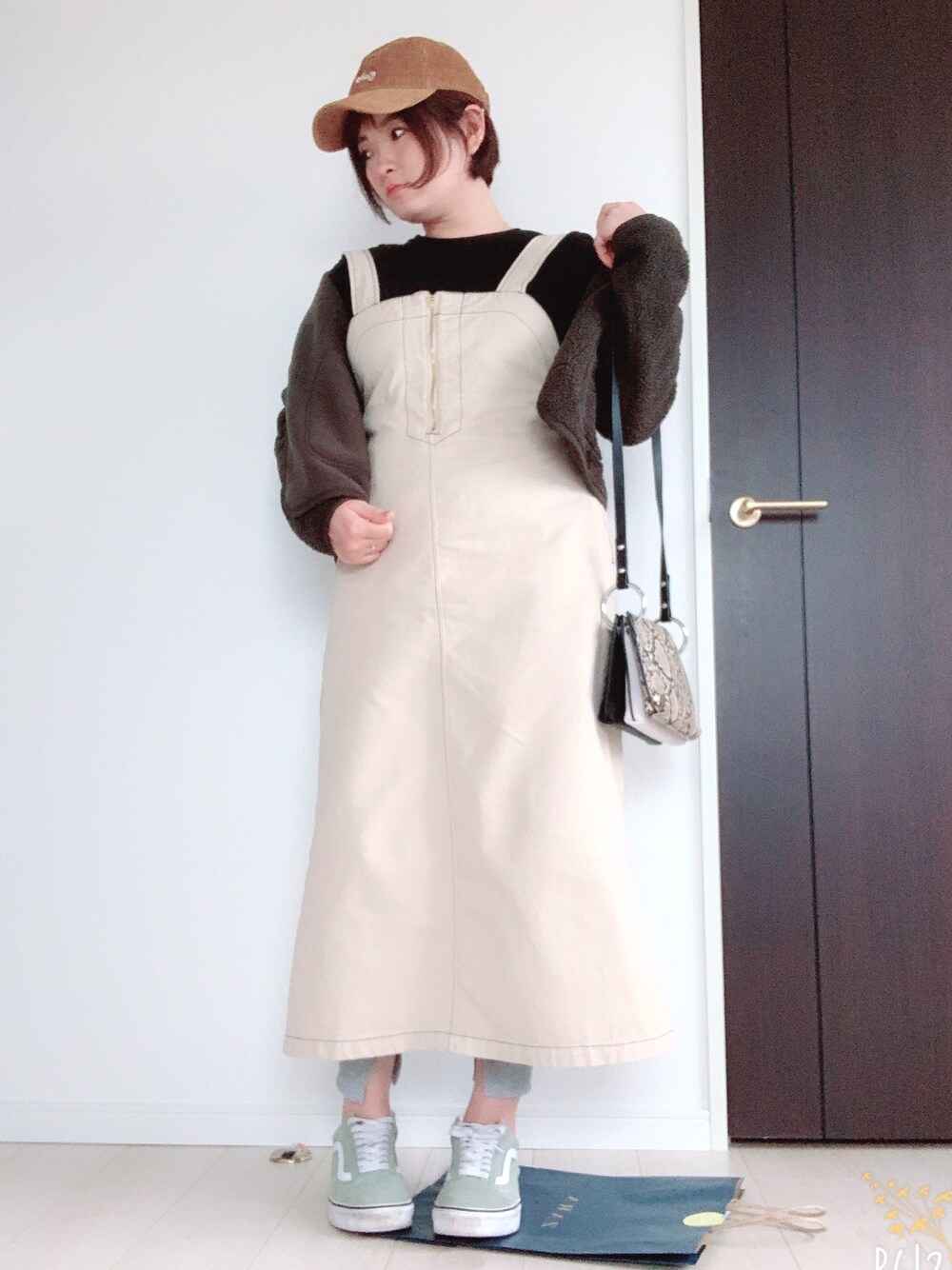 「カジュアルコーデ、オトナ女子、スニーカー、雨の日コーデ、ユニクロ、無印良品、バンズ、プチプラ、チャオパニック」｜「UNIQLOのアイテム（ジャケット/アウター、グリーン系）」を使った、ponyoさん（レディース・160cm）の春コーディネートの1枚目の写真