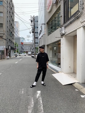 「CULLNI（クルニ）の【CULLNI】STUDIOUS限定　クルーネックロゴTシャツ（Tシャツ/カットソー、ブラック系）」を使った、北村竜大さん（メンズ・178cm）の春コーディネート