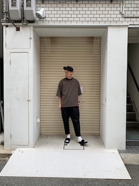 「CULLNI（クルニ）の【CULLNI】STUDIOUS限定　クルーネックロゴTシャツ（Tシャツ/カットソー、ブラック系）」を使った、北村竜大さん（メンズ・178cm）の春コーディネート