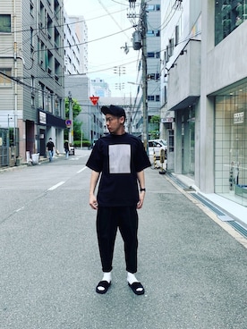 「CLANE（クラネ）の【CLANE HOMME】アートTシャツ / 28105-0701（Tシャツ/カットソー、ブラック系）」を使った、北村竜大さん（メンズ・178cm）の春コーディネート