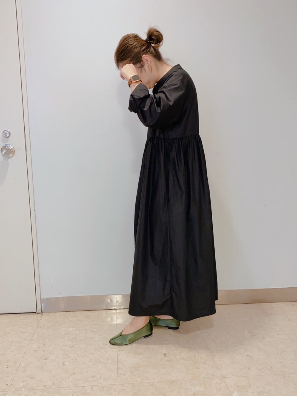 「オリエンタルトラフィック、チャイナシューズ、1327」｜「ORiental TRafficのチャイナシューズ/1327（パンプス、グリーン系）」を使った、ORientalTRaffic HEP FIVE店さん（レディース・168cm）の秋コーディネートの1枚目の写真