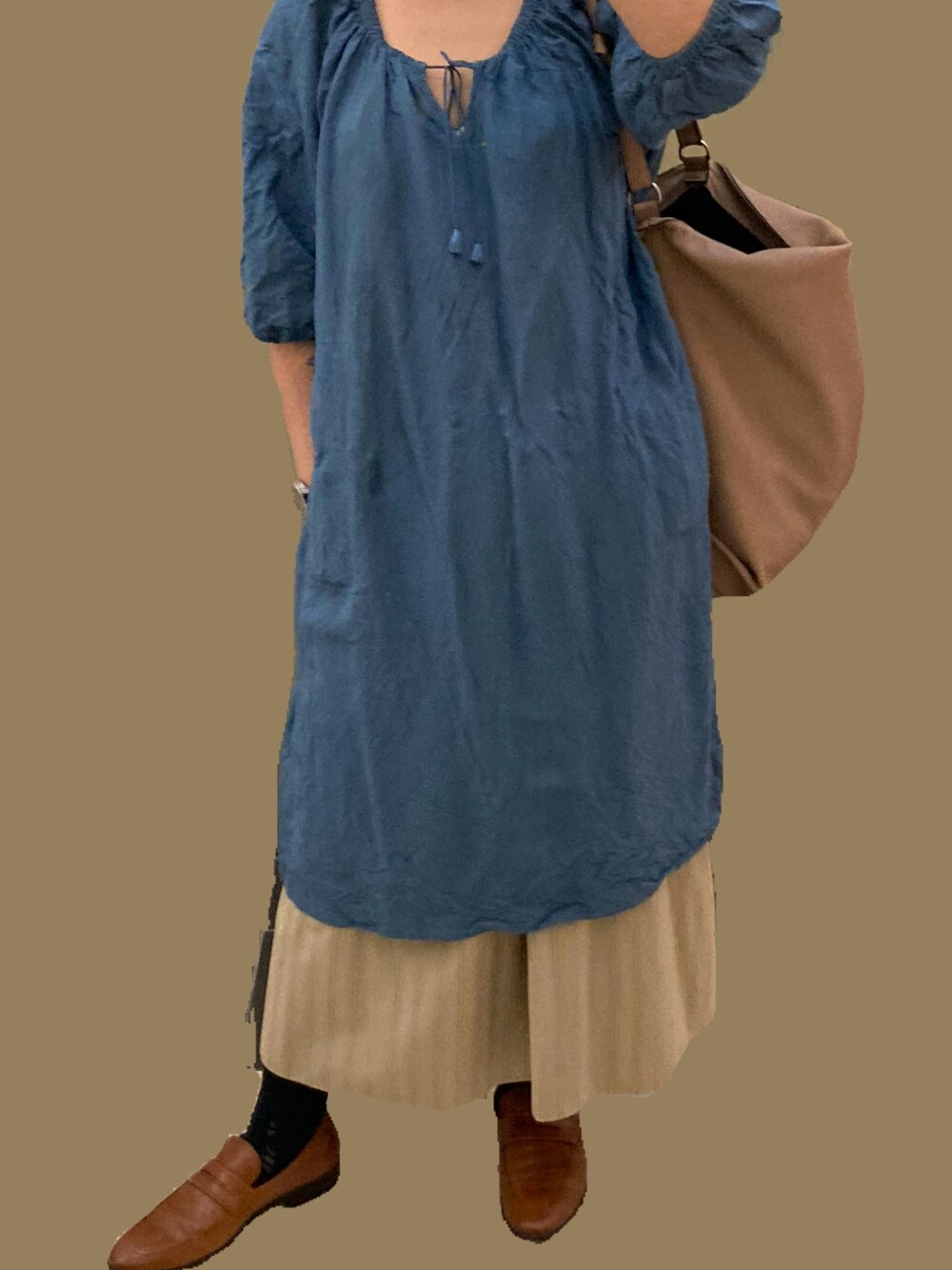 「ootd、夏、休閒、Hong Kong」｜「UNIQLOのリネンブレンドギャザーワンピース（7分袖）（ワンピース、ブルー系）」を使った、bluegeekさん（レディース・158cm）の春コーディネートの1枚目の写真