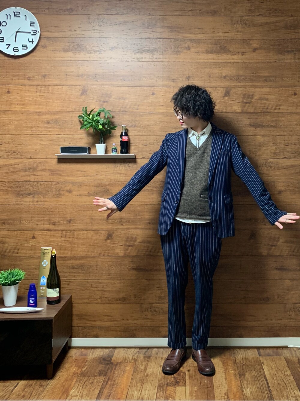 「セットアップ、ニットベスト、ブラウン、レトロ、ネイビー、ローファー、白シャツ、ドレス」｜「40ｃｔ＆525のアイテム（セットアップ、ブルー系）」を使った、5392さん（メンズ・169cm）の冬コーディネートの1枚目の写真