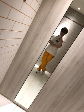 「MICHIKO LONDON（ミチコ ロンドン）のアイテム（Tシャツ/カットソー）」を使った、ひろさん（メンズ・172cm）の秋コーディネート