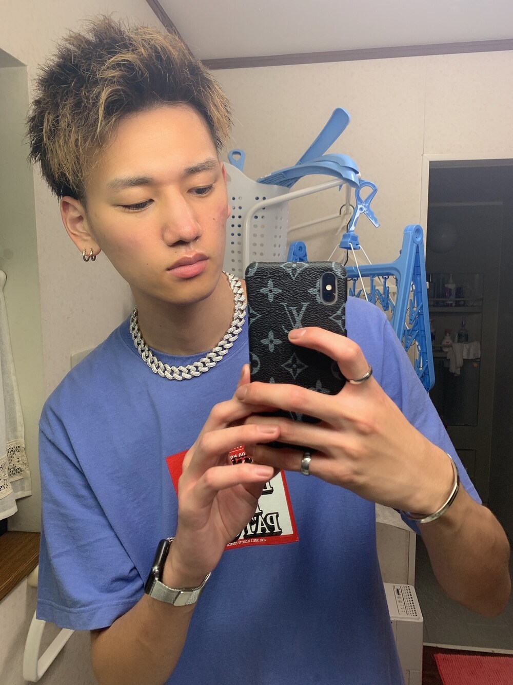 「おしゃれさんと繋がりたい、ストリートコーデ」｜「LOUIS VUITTONのアイテム（その他小物、ブラック系）」を使った、Koukiさん（メンズ・192cm）の秋コーディネートの1枚目の写真