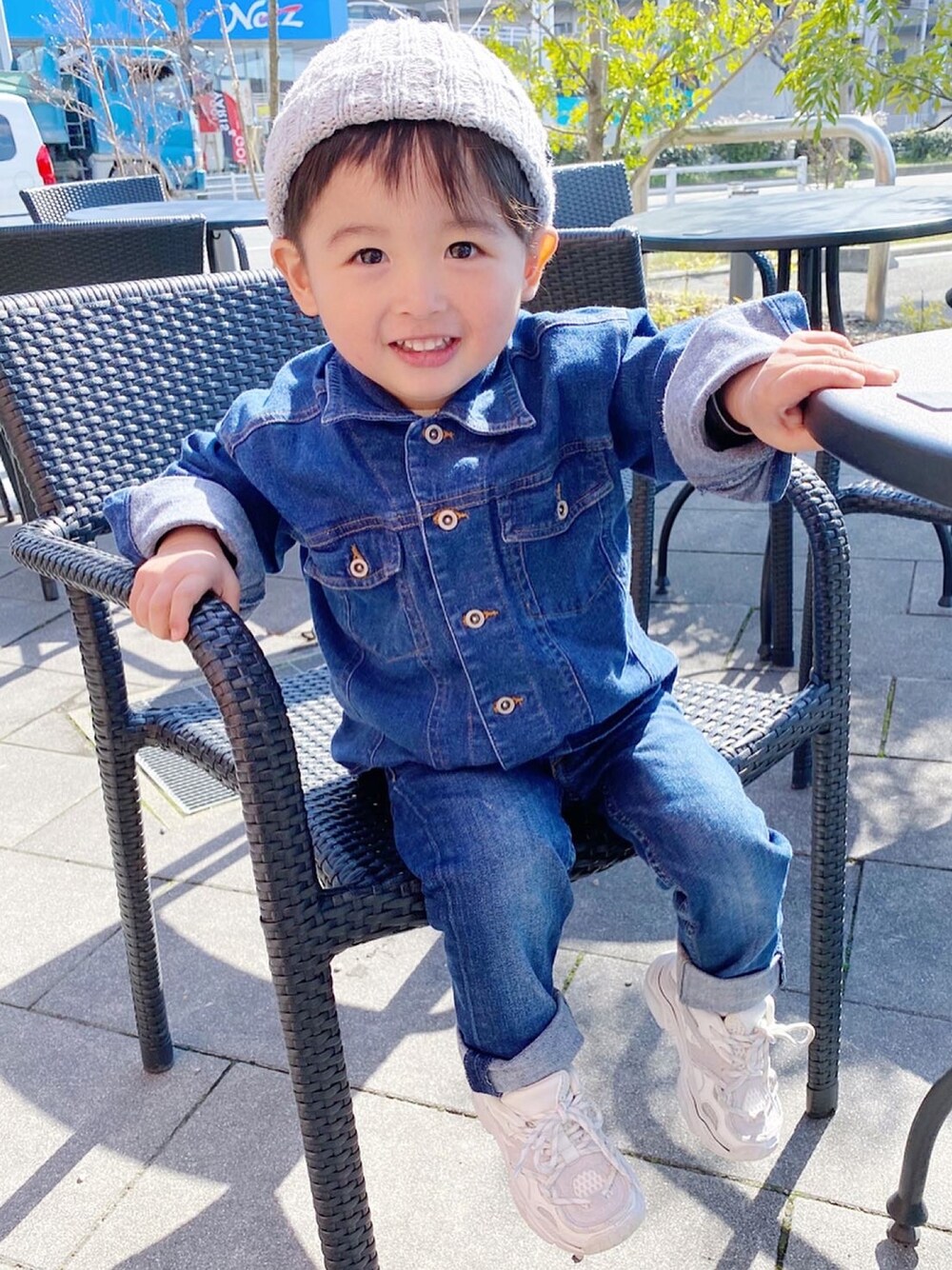 「息子コーデ、男の子コーデ、男の子ママ、春コーデ、キッズコーデ」｜「H&Mのアイテム（デニムパンツ、ブルー系）」を使った、toamamaさん（レディース・153cm）の春コーディネートの1枚目の写真