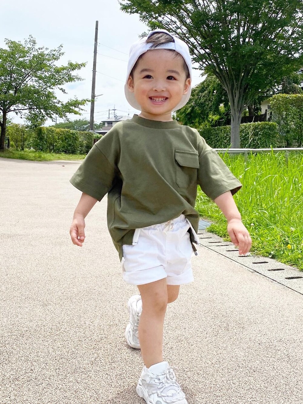 「男の子コーデ、男の子ママ、親バカ、公園コーデ」｜「petit mainのアイテム（パンツ、ホワイト系）」を使った、toamamaさん（キッズ・90cm）の夏コーディネートの1枚目の写真