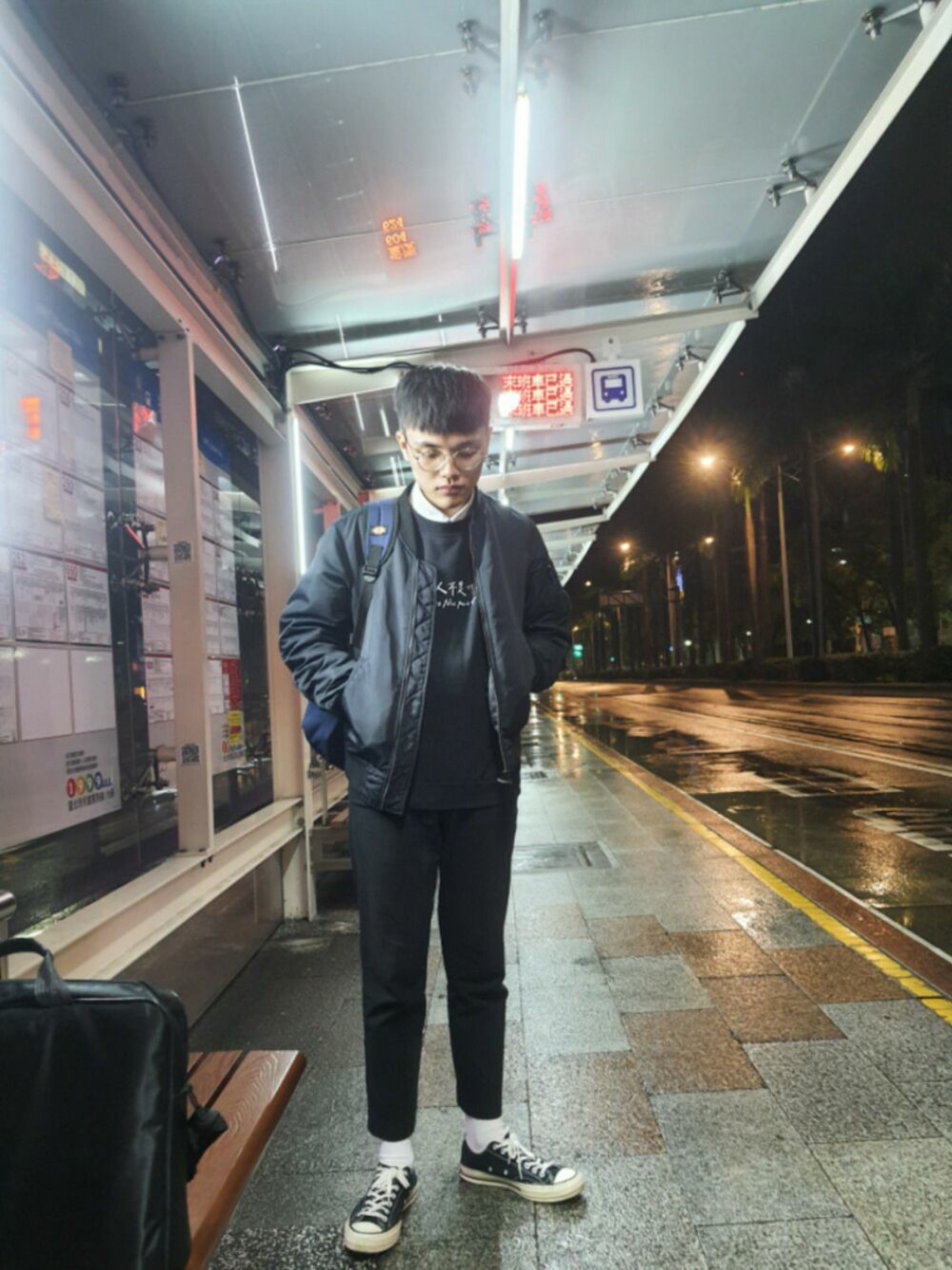 「CONVERSEのアイテム（スニーカー、ブラック系）」を使った、NICK さん（メンズ・173cm）の冬コーディネートの1枚目の写真