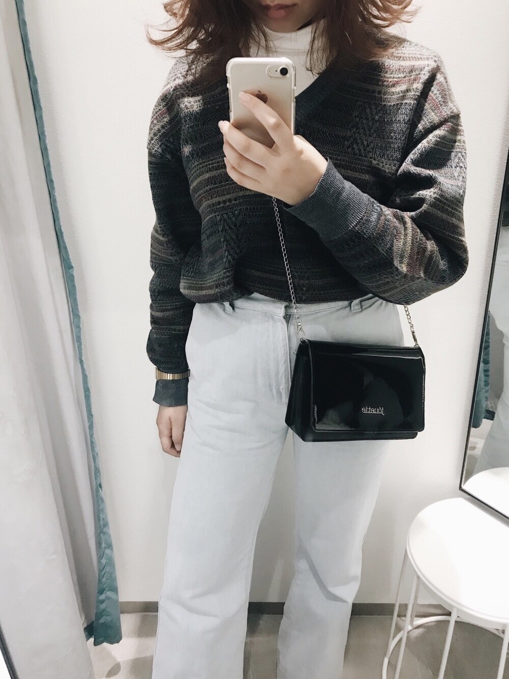「jouetieのアイテム（ショルダーバッグ、ブラック系）」を使った、えなさん（レディース・157cm）の秋コーディネートの1枚目の写真