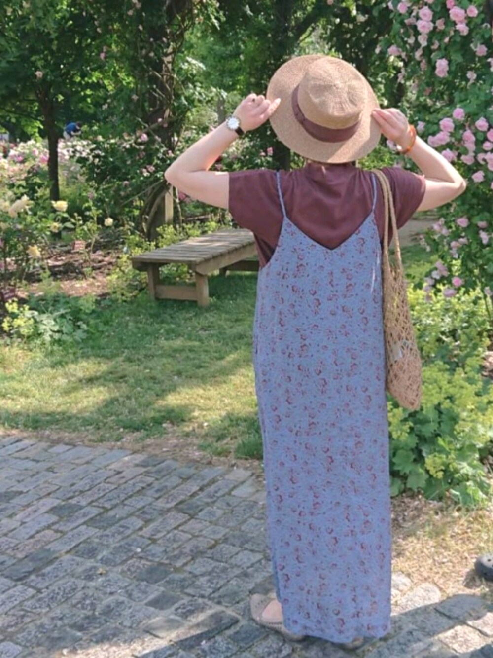 「夏コーデ、低身長、Green Parks、ootd、カンカン帽、かごバッグ、ワンピース、カジュアルコーデ、Tシャツ、ブラウン」｜「Green　Parksの・サーモリボンカンカンハット＊★（ハット、イエロー系）」を使った、yukiさん（レディース・153cm）の夏コーディネートの1枚目の写真
