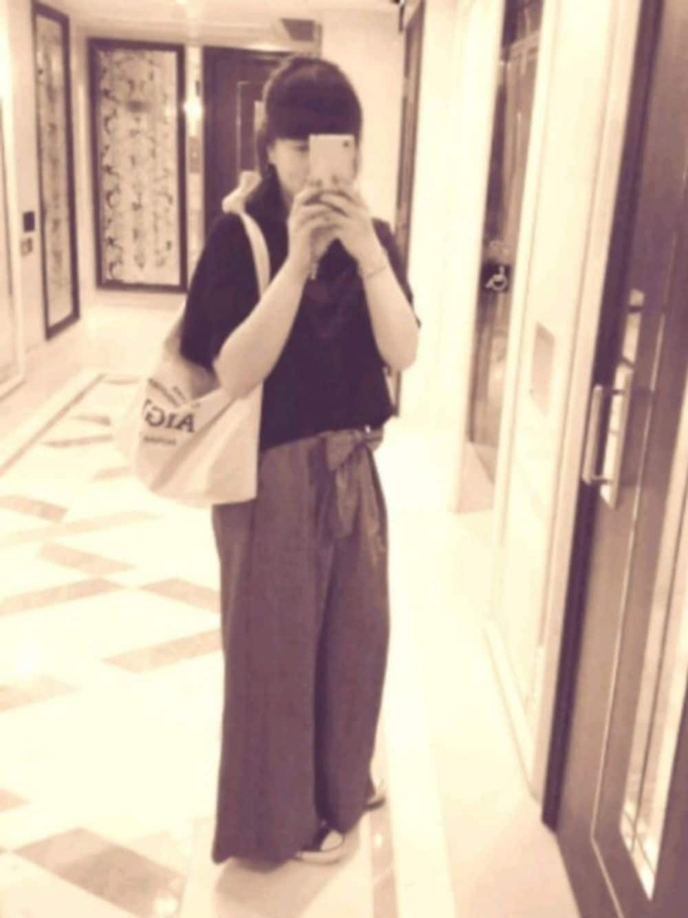 「オトナカジュアル、シンプル、GU、earth music&ecology、AIGLE、converse、休日スタイル、チェックパンツ、ネイビー、3coins」｜「GUのアイテム（その他パンツ、グレー系）」を使った、𝓈𝒽𝒶𝓃𝒾𝒸𝑒さん（レディース・165cm）の秋コーディネートの1枚目の写真
