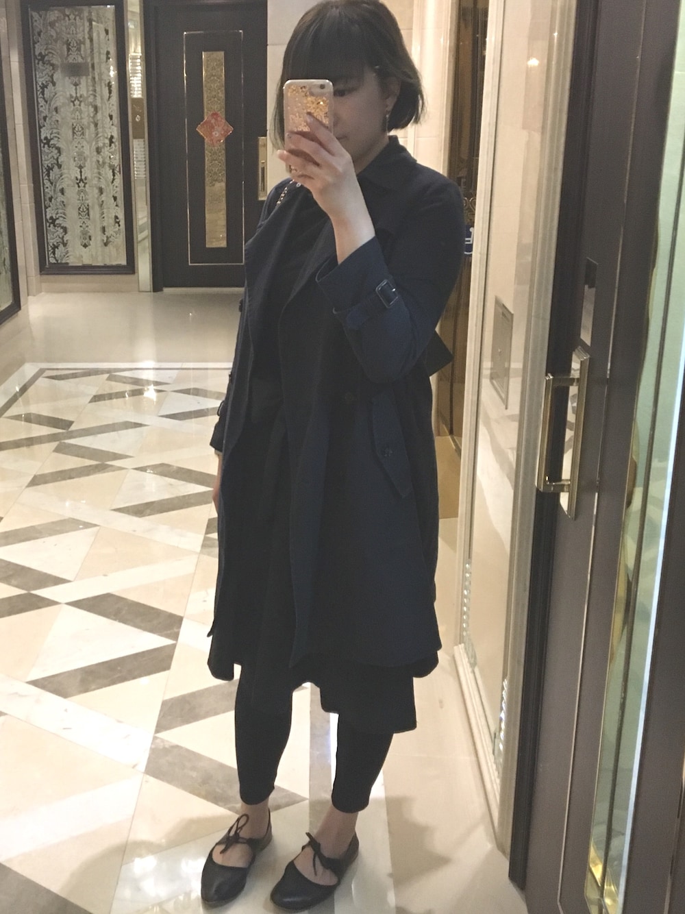 「大人カジュアル、オトナ女子、きれいめカジュアル、スカート、ネイビー、オフィスカジュアル、オフィススタイル、通勤コーデ、出勤コーデ、ボブヘアー」｜「GLOBAL WORKの【GLOBAL　WORK】ライナーツキトレンチコート/530973（トレンチコート、ブルー系）」を使った、𝓈𝒽𝒶𝓃𝒾𝒸𝑒さん（レディース・165cm）の春コーディネートの1枚目の写真