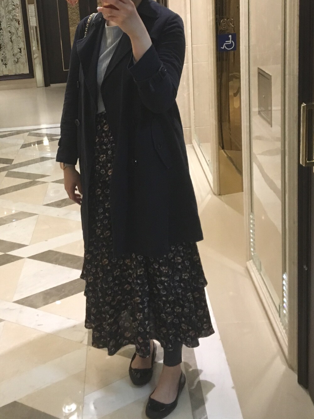 「HusHusH、GU、GLOBAL WORK、春、シンプルコーデ、オフィススタイル、きれいめカジュアル、通勤コーデ、ロングスカート、レギンス」｜「GLOBAL WORKの【GLOBAL　WORK】ライナーツキトレンチコート/530973（トレンチコート、ブルー系）」を使った、𝓈𝒽𝒶𝓃𝒾𝒸𝑒さん（レディース・165cm）の春コーディネートの1枚目の写真