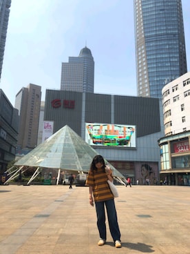 「UNIQUE（ユニーク）のアイテム（パンツ）」を使った、绿色毛衣的它さん（レディース・170cm）の春コーディネート