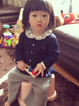 「H&M（エイチ・アンド・エム）のアイテム（トップス、ホワイト系）」を使った、Aliceさん（キッズ）の冬コーディネート