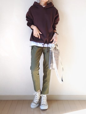 「titivate（ティティベイト）のアイテム（パーカー）」を使った、akoさん（レディース・155cm）の秋コーディネート