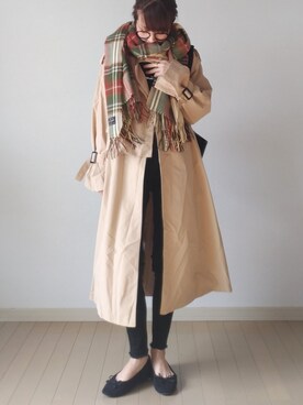 「ベージュ×ブラック」｜「アイテム（トレンチコート）」を使った、akoさん（レディース・155cm）の秋コーディネート