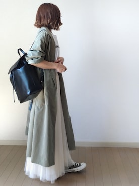 「カーキ×ホワイト」｜「アイテム（Tシャツ/カットソー）」を使った、akoさん（レディース・155cm）の春コーディネート