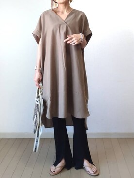 「スリットパンツ」｜「アイテム（ビーチサンダル）」を使った、akoさん（レディース・155cm）の夏コーディネート