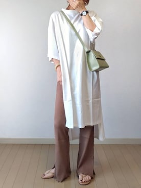 「スリットパンツ」｜「アイテム（ビーチサンダル）」を使った、akoさん（レディース・155cm）の夏コーディネート